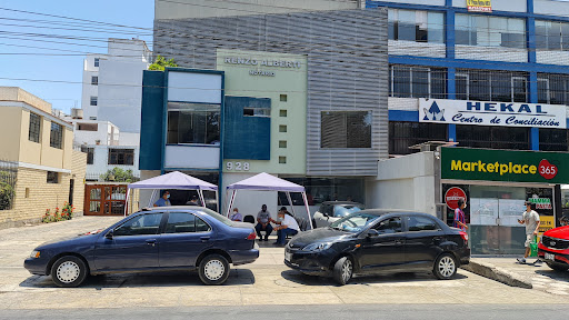 Renzo Alberti Notaría